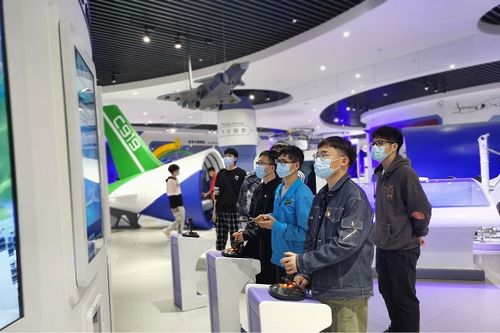 探索科学硕果，争做科技先锋——电气学院学生党支部主题党日活动聚焦计算机技术前沿